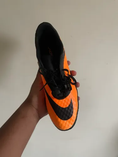 CHUTEIRA NIKE HYPERVENOM