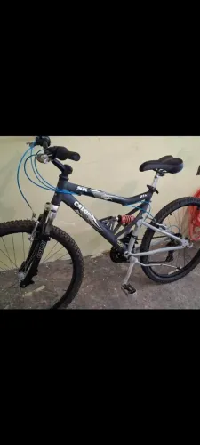 Bike Caloi de alumínio aro 26 toda original em ótimo estado.