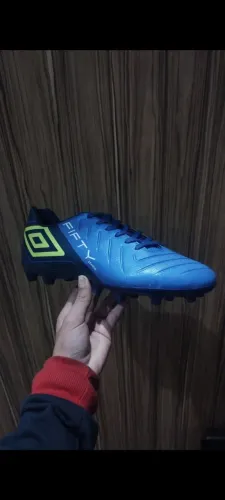 Chuteira TAM 42 CAMPO UMBRO FIFTY VI LEGUE 