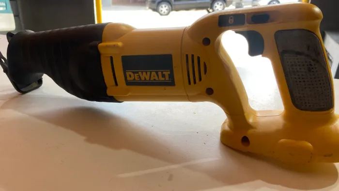Serra sabre dewalt 
