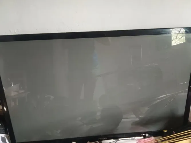 Vende se está tv 42 Pol não e smart