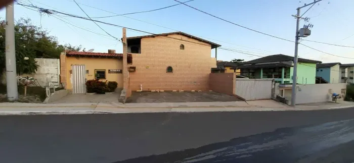 Alugo Praia do Flamengo -casa 2/4 , condomínio fechado