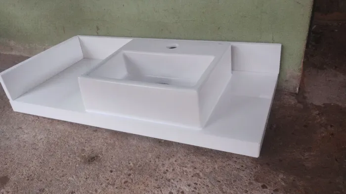 Vendo cuba Deca (com pequena avaria )com base de mármore branco