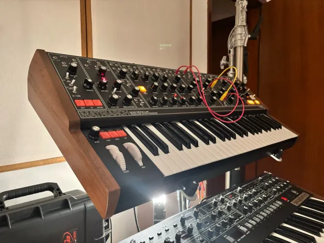 Sintetizador Moog Matriarch Dark Analógico Semi-modular