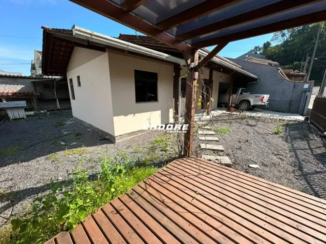 Casa com Galpão para Locação no Bairro Itoupavazinha | Cadore Imóveis