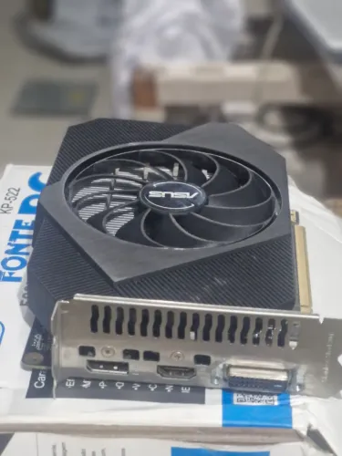 Placa de vídeo Asus GTX 1650 para reparo