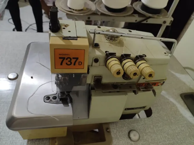 Overloque Industrial 737D - Bom estado