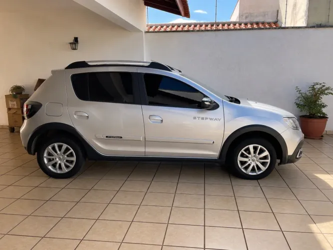 Renault Stepway Zen Flex 1.0 12V Mec. 2025