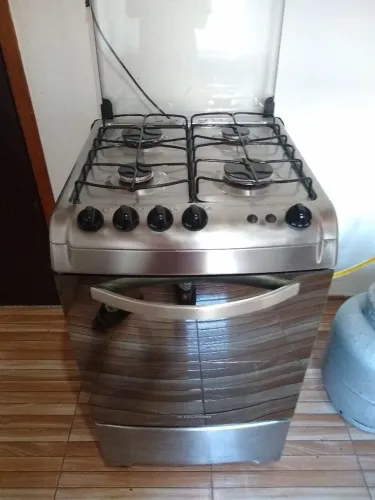 Fogão Eletrolux chefe inox funcionando tudo perfeitamente.