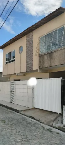 Vendo dois imóveis em um mesmo terreno! Sendo um no terrio e outro primeiro andar.