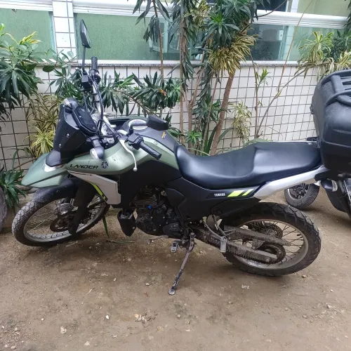 Vendo moto lander 2026 em dia 