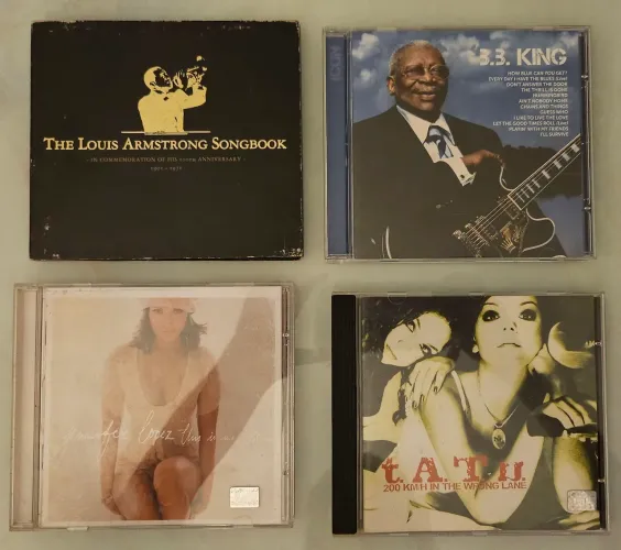 Cds diversos - valores variam de 20 a 50 reais a unidade