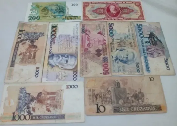 Dinheiro antigo 25 notas disponível
