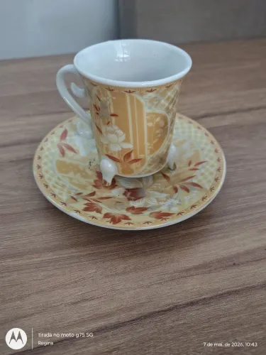 Xícaras de cafezinho em porcelana