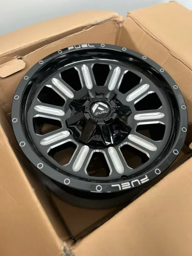 Jogo De Roda Fuel D620 Preto Brilhante Diamantado 8x165 - 18x9 Offset +1 (Nv)