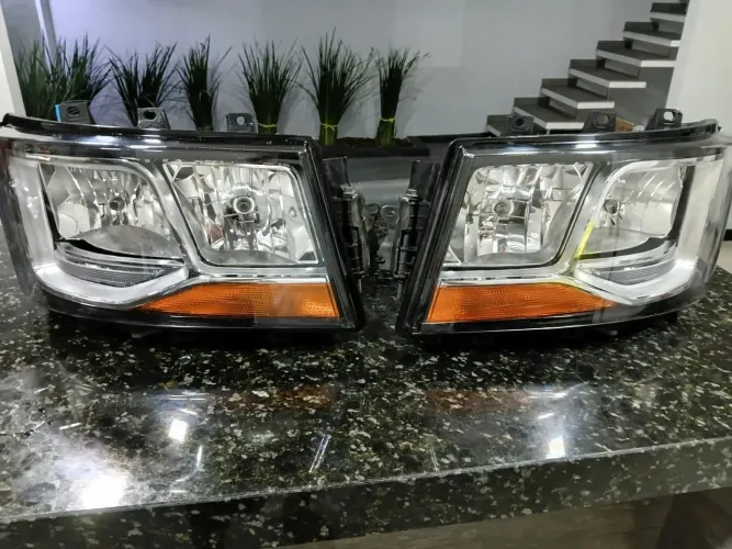  Par de Farol Ntg Scania original  para pessoa exigente qualidade e confiança 