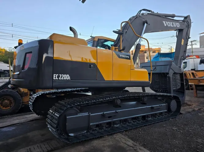 Escavadeira volvo EC-220 com Peneira Rotativa Ano 2020