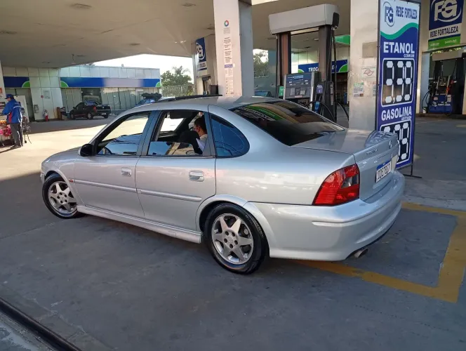 Chevrolet Vectra CD 2.2 16V / 2.0 16V Mec./aut. 2001