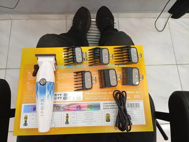 Vendo uma máquina profissional de cortar cabelo perfeita pra barbeiro ou aprendiz