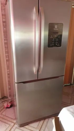 Geladeira Electrolux Frostfree inverse 569L modelo DM84X