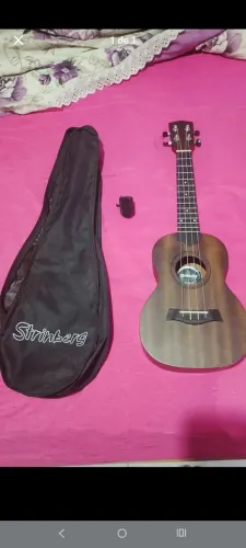 Ukelele modelo concerto com capa e afinador