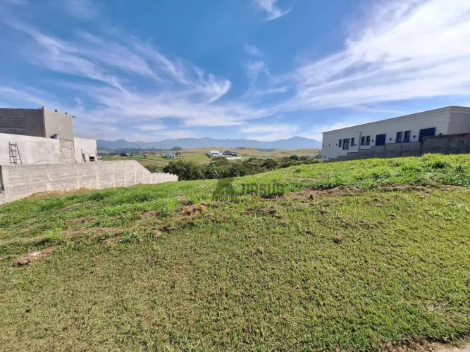 Terreno à venda no Village da Serra Tremembé | Vista para Serra da Mantiqueira e projeto a