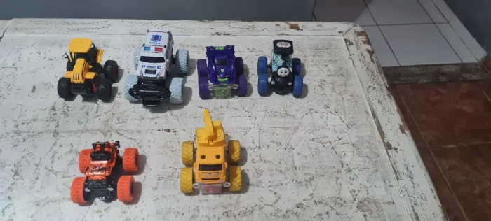 Lote de carrinhos de fricção