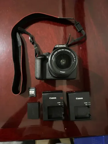 Câmera Canon T5 com lente 18-55 + 2 carregadores + Cartão SD