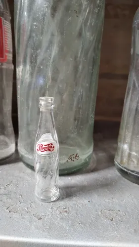 Antiga miniatura da garrafa Pepsi anos 70/80