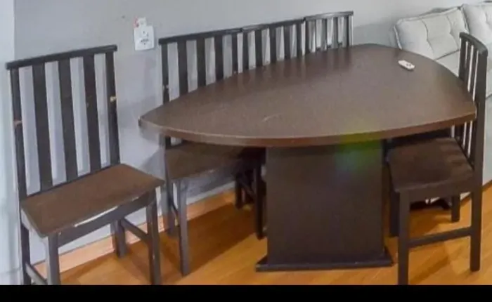 Mesa de jantar 6 cadeiras, usada