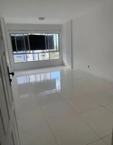 Imóvel para venda possui 50 metros quadrados com 3 quartos em Casa Forte - Recife - PE