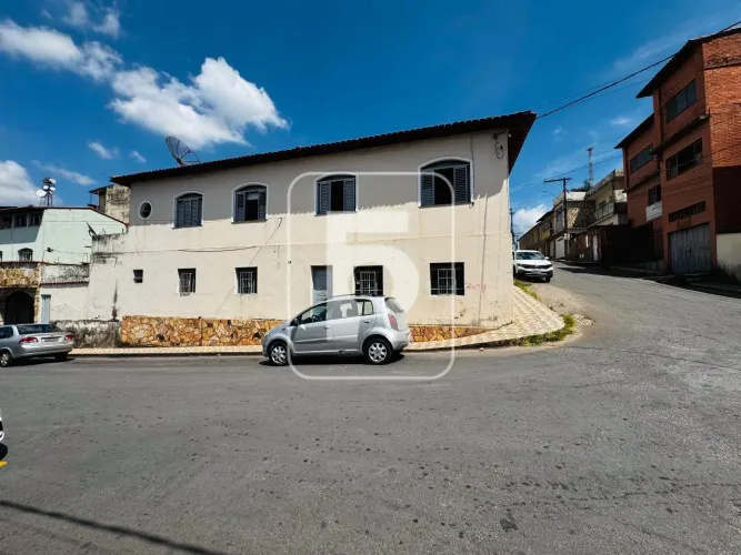 Casa à venda no Centro de Conselheiro Lafaiete 3 quartos, 1 suíte, 2 vagas