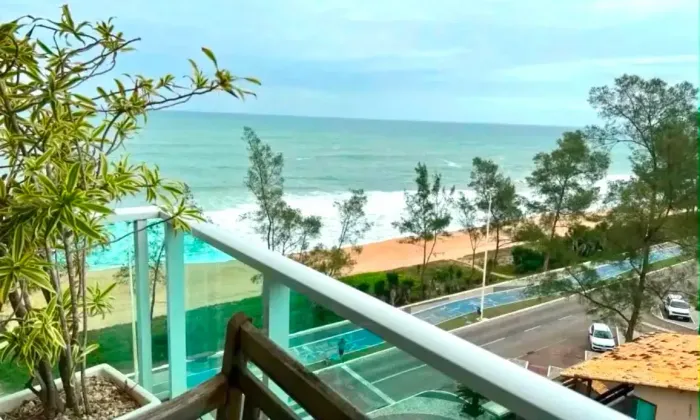 Lindo apartamento com vista na Praia do Pecado, com 3 quartos sendo 2 suites.
