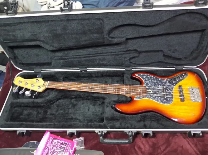 Contrabaixo sire Marcus Miller v5 5 cordas
