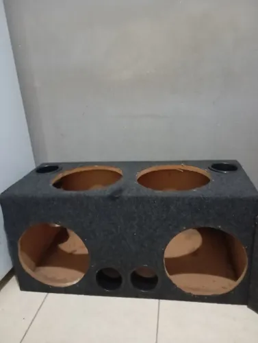 Vende_se caixa de grave para 4 grave cabe em gol de qualquer geração e entre outros carr