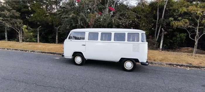 Volkswagen Kombi Standard/ Luxo/ Serie Prata 1990