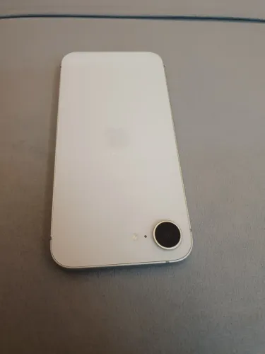 iPhone 16e 