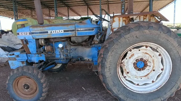 Trator Ford 6610 4x2 operacional <br> pintura original Valor R$ 49 mil?