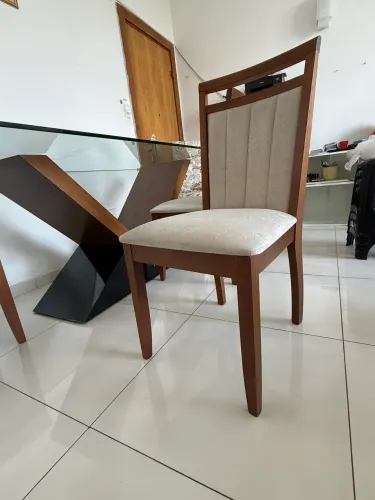 Mesa de jantar com 8 cadeiras