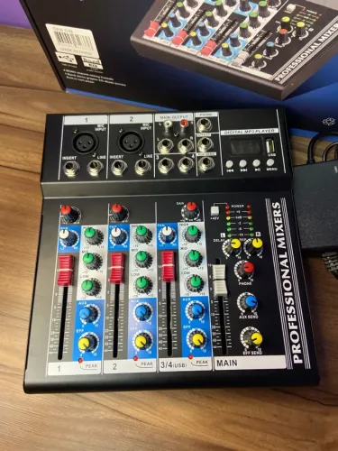 Mesa de Som 4 Canais Mixing Live F4-MB PROFESSIONAL MIXING CONSOLE