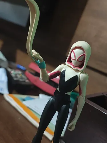 Spider Gwen Aranhaverso