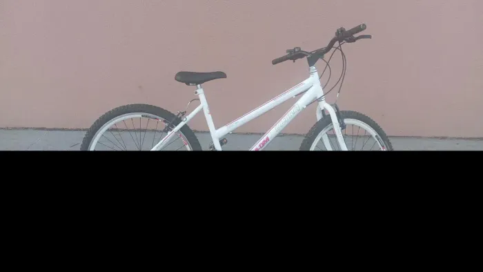 Bicicleta aro 26 Branca e Rosa - Ótima para passeio!