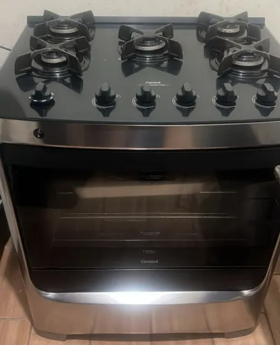 Vende-se fogão elétrico,5 boca em ótimo estado com forno 5 vezes usado cor prata