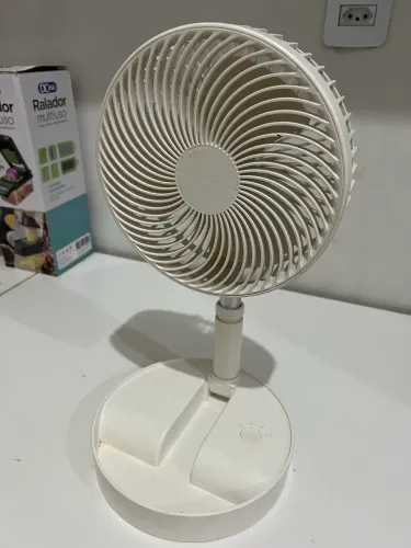 Ventilador Portátil . Dobrável e com regulagem de altura. Excelente custo benefício.