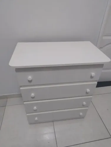 Cômoda 4 gavetas 