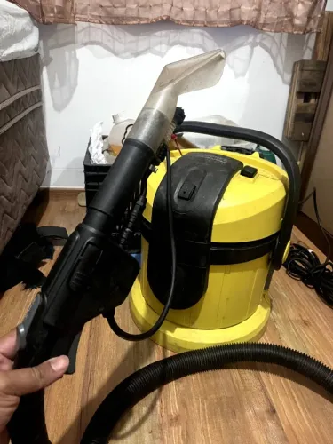 Vendo lavadoura extratora para lavagem de sofás ,banco de carro e tapete 