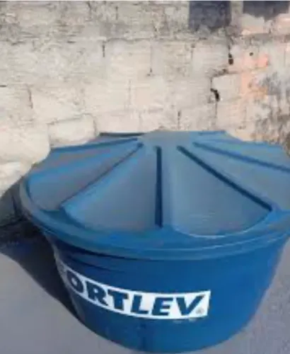 Duas caixas de água em um bom estado 500l