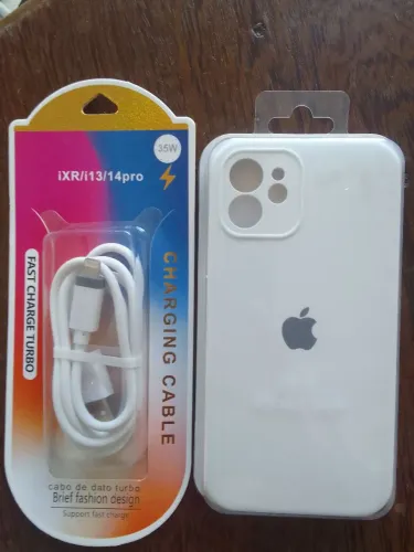 Capa de silicone cor branca + Cabo usb para iphone 12.