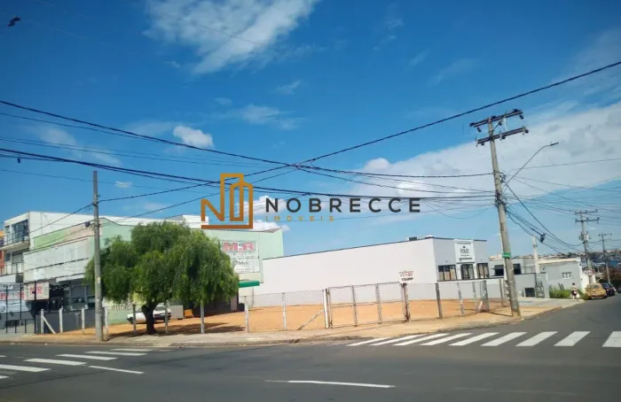 Terrenos comerciais de esquina à venda no Jd Bom Princípio, localizados em Indaiatuba/SP