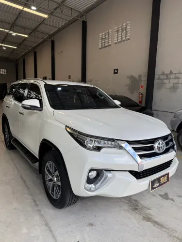 Toyota Hilux SW4 SRX 4X4 2.8 TDI 16V Dies. Aut. 2017